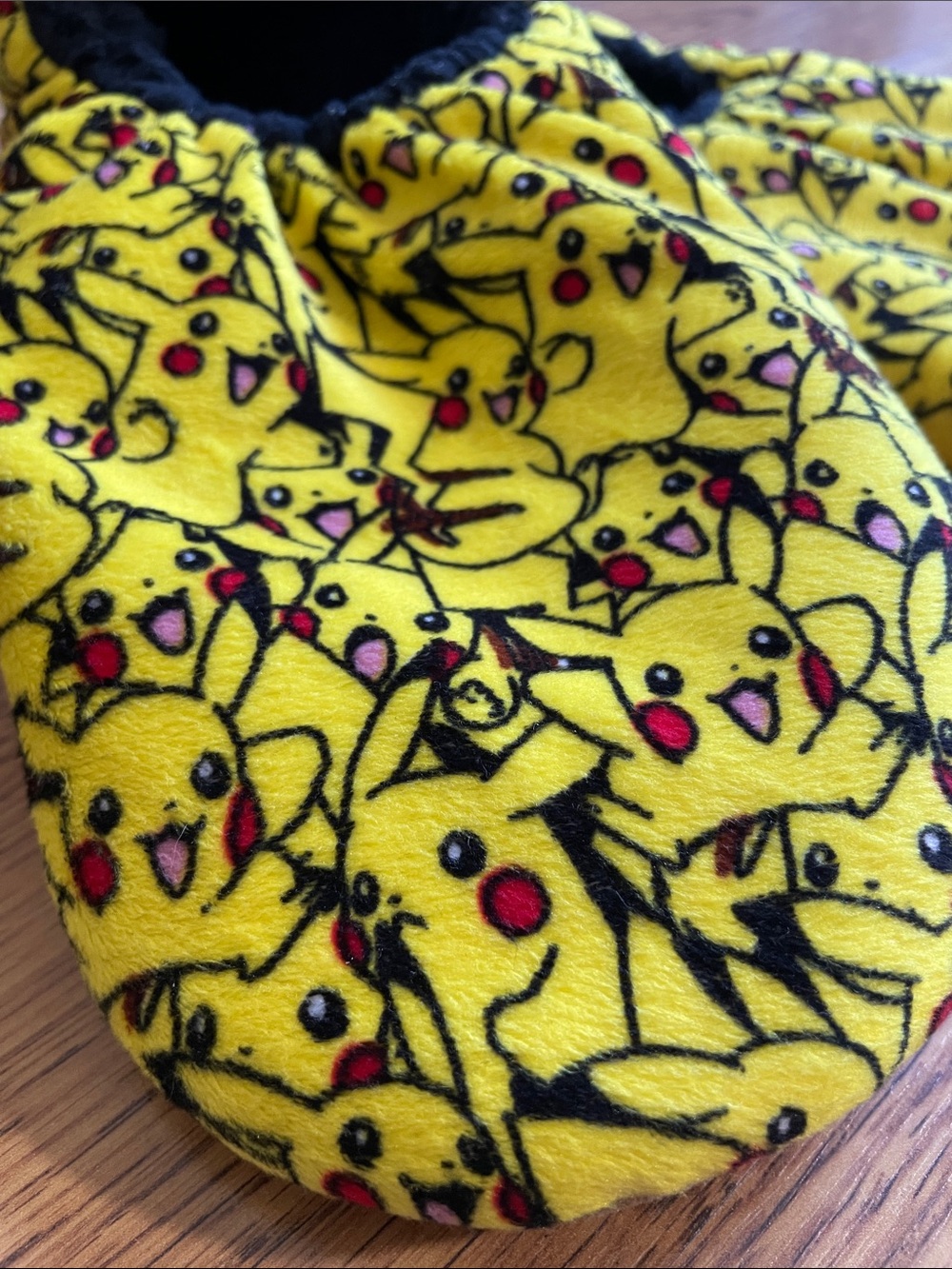 Pikachu Slippers - Picture 2 of 7